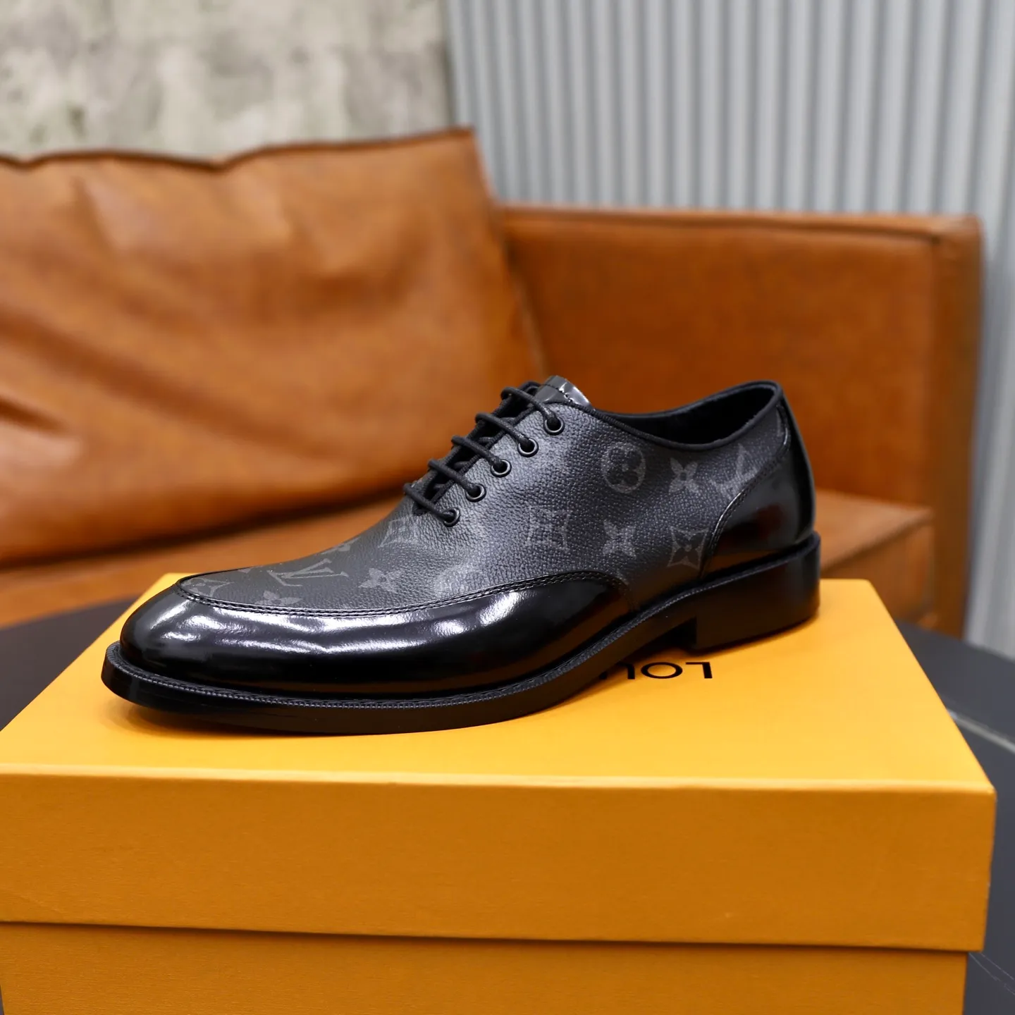Men's shoes: 280🙅‍♂️🙅‍♂️🙅‍♂️Niuli Brand: LV Louis Vuitton Size: 39-44 (38, 45, 46 can be customized) Level: Counter classic Material: Original soft cowhide upper Comfortable cowhide lining Original lightweight outsole Style category: Formal business casual driving leather shoes Color: Color of the actual picture